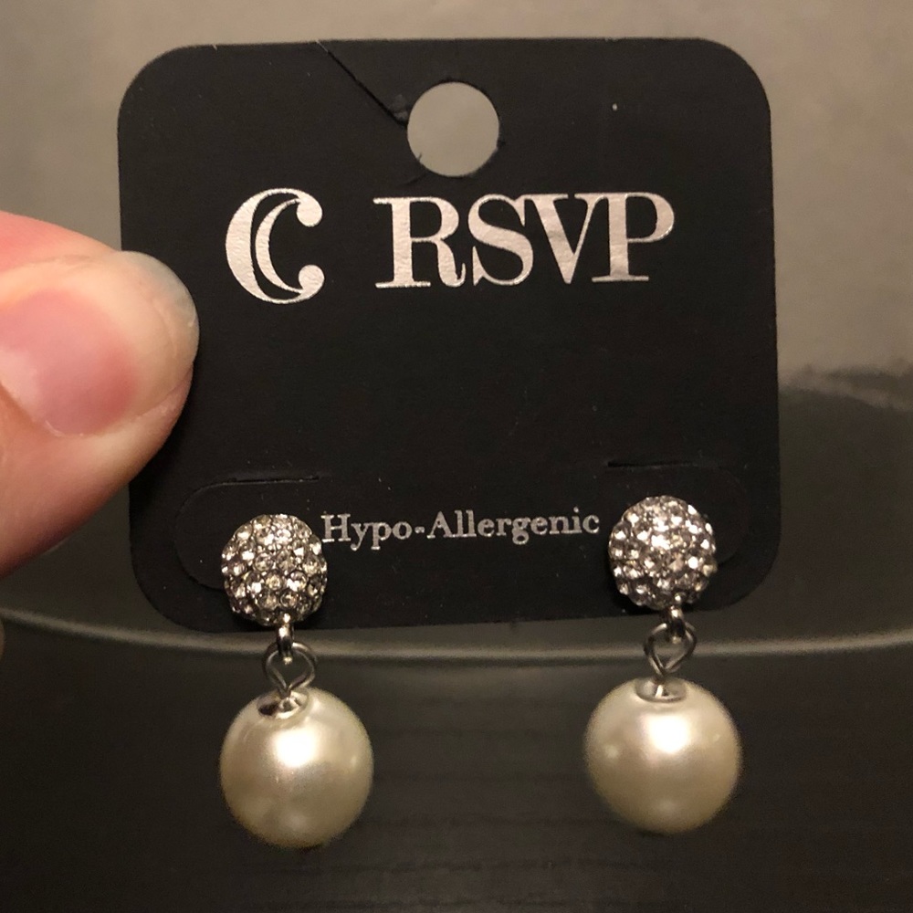 Charming Charlie’s Faux pearl earrings - Picture 1 of 1